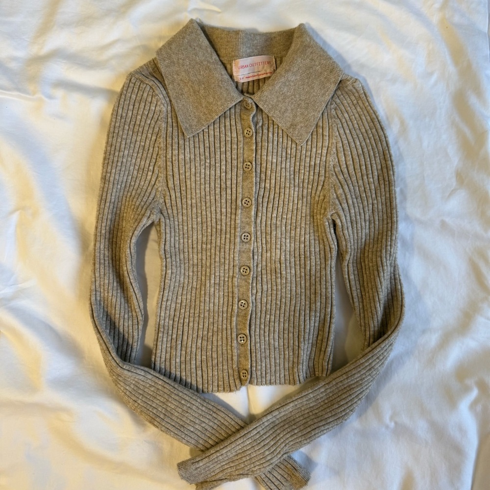 Urban Outfitters Women's Tan Ribbed Button-Up Collared Cardigan Cropped in Small